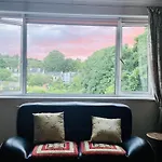 Modern And Chic Rooms With Beautiful Landscape Views