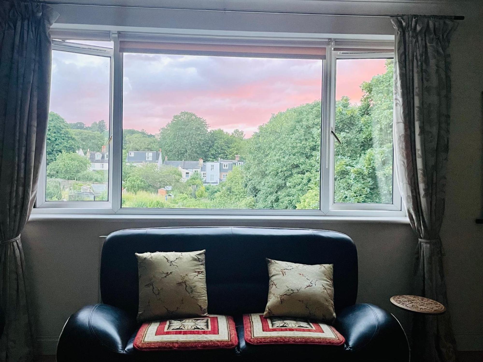 Homestay Modern And Chic With Beautiful Landscape Views *